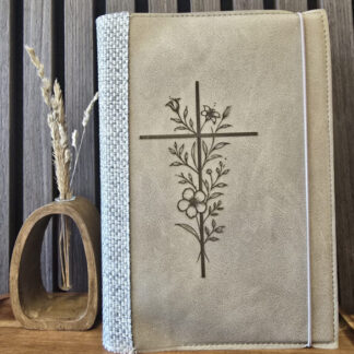 Zij Lacht Bijbel (1e uitgave): Bijbelhoes Vegan leachter Taupe incl. gravure