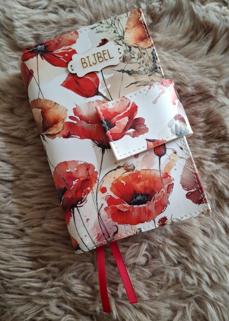 Bijbelhoes Kunstleer bloemen klaprozen geschilderd voor de JB Schoolbijbel