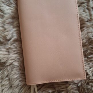 NBG korenaar: Bijbelhoes Vegan Leather Zacht Peach