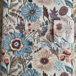 Zij Lacht Bijbel (1e uitgave): Bijbelhoes Kunstleer met print imitatie borduurwerk Rose beige