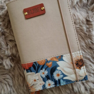 Bijbelhoes Vegan leather beige icm bloemprint romantische bloemen voor de GBS schoolbijbel