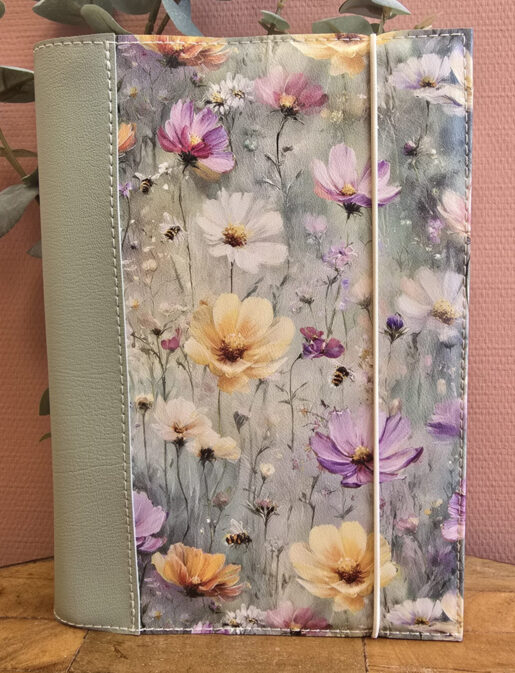 Zij Lacht Bijbel (1e uitgave): Bijbelhoes Kunstleer met print weidebloemen en bijen