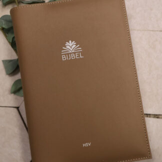Zij Lacht Bijbel HSV: Bijbelhoes Vegan Leather Klei incl. opdruk Zij Lacht Logo