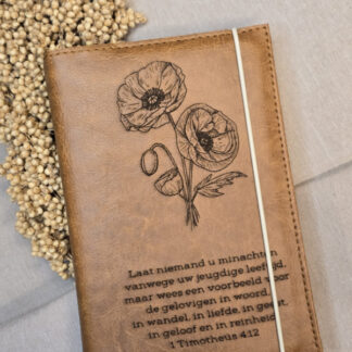 HSV met Psalmen 15,6: Bijbelhoes Vegan Leather Cedar incl. gravure Art by Claudia