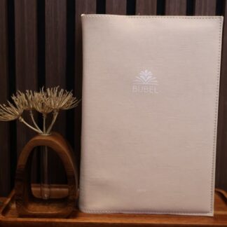 Zij Lacht Bijbel HSV: Bijbelhoes Vegan Leather Zacht Peach incl. gravure