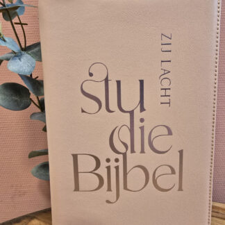 Zij Lacht Studiebijbel: Bijbelhoes Vegan Leather Peach incl.opdruk