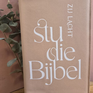 Zij Lacht Studiebijbel: Bijbelhoes Vegan Leather Peach incl.opdruk