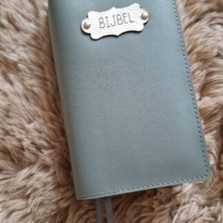 Zij Lacht Bijbel: Bijbelhoes Vegan Leather oud groen incl. luxe label